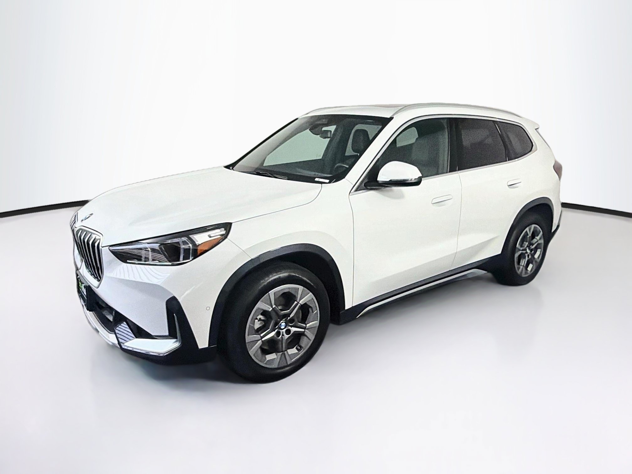 Used 2026 BMW X1 xDrive28i AWD/4WD image 3