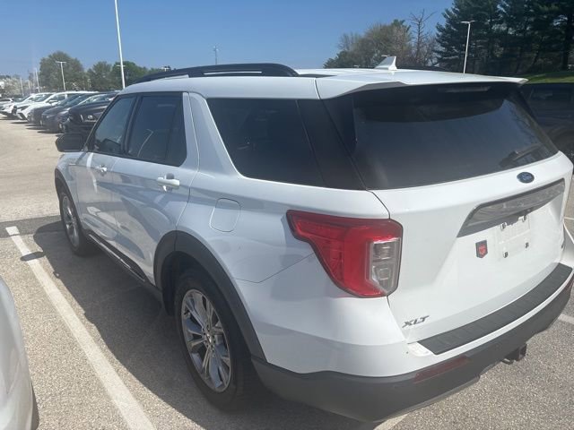 Used 2020 Ford Explorer XLT w/ Equipment Group 202A image 3