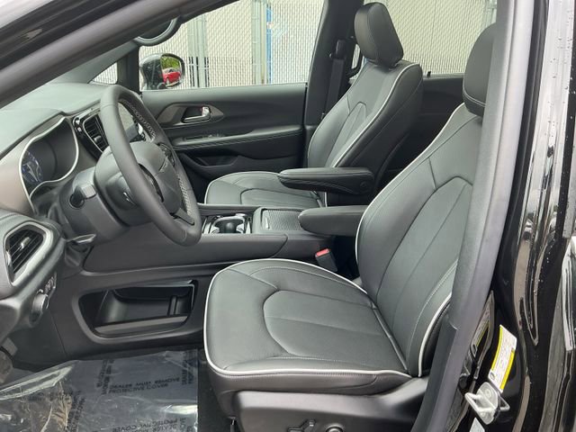 New 2027 Chrysler Pacifica Limited AWD/4WD image 9