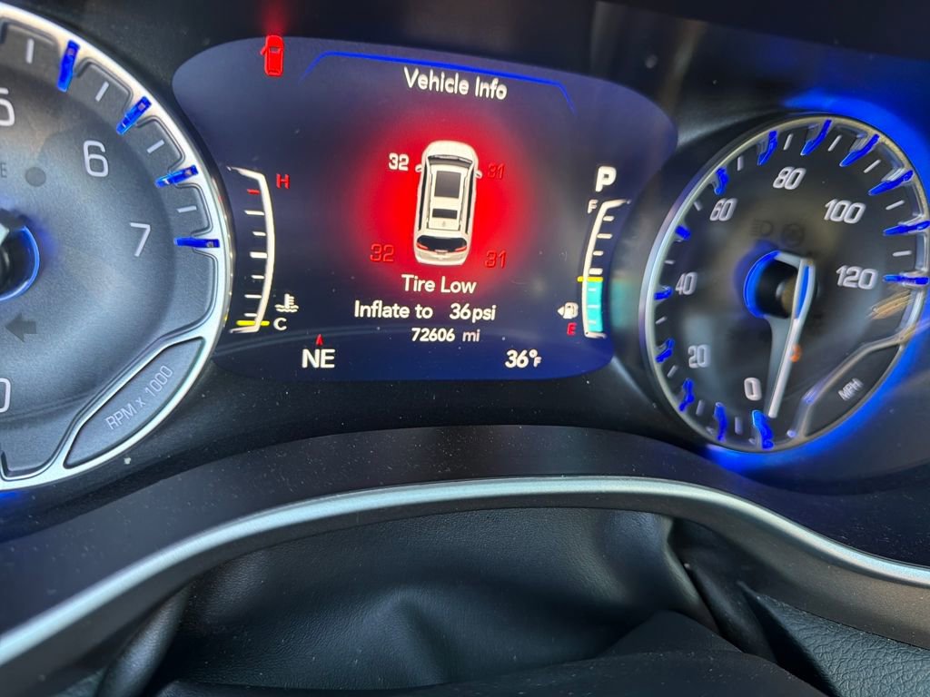 Used 2023 Chrysler Pacifica Touring-L image 19