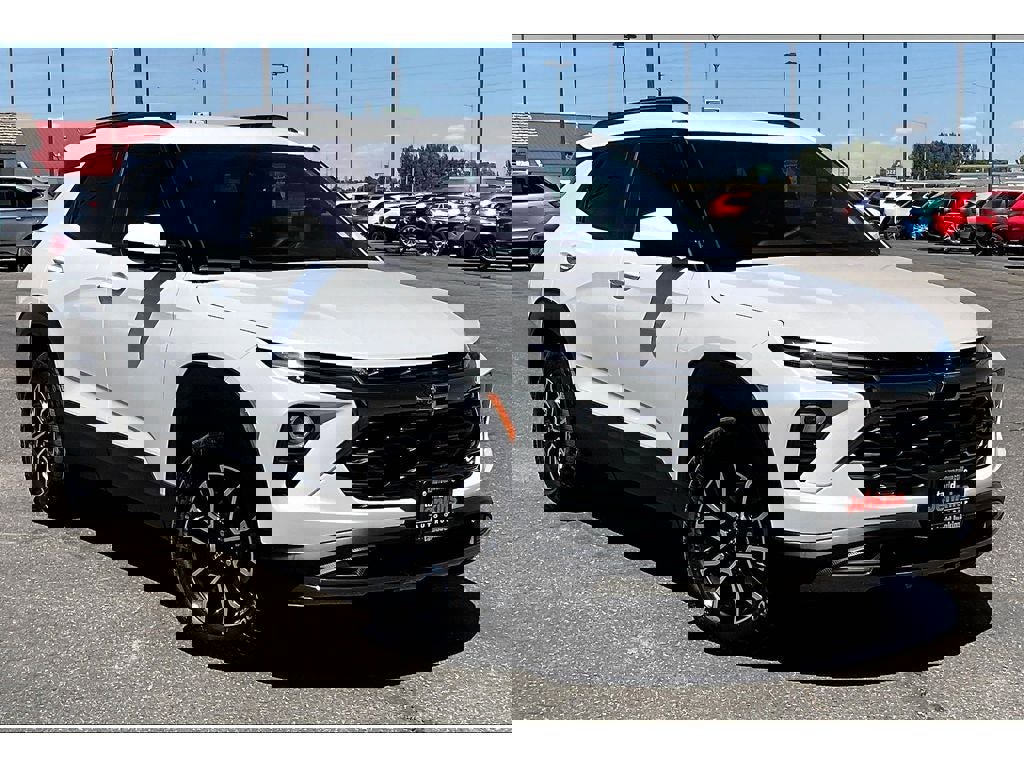 Used 2025 Chevrolet TrailBlazer ACTIV w/ Convenience Package image 2