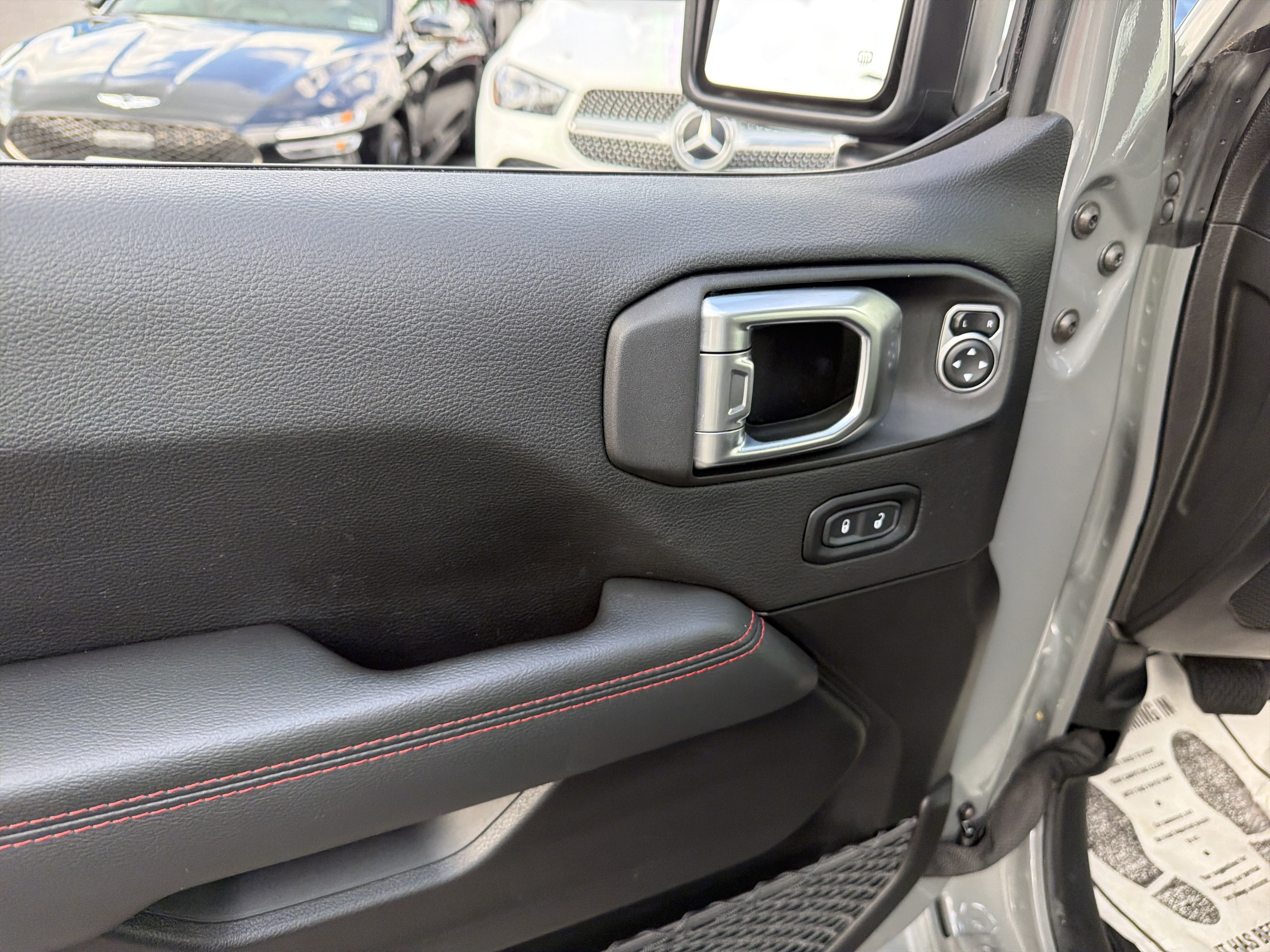 Used 2022 Jeep Gladiator Rubicon w/ LED Lighting Group AWD/4WD image 16