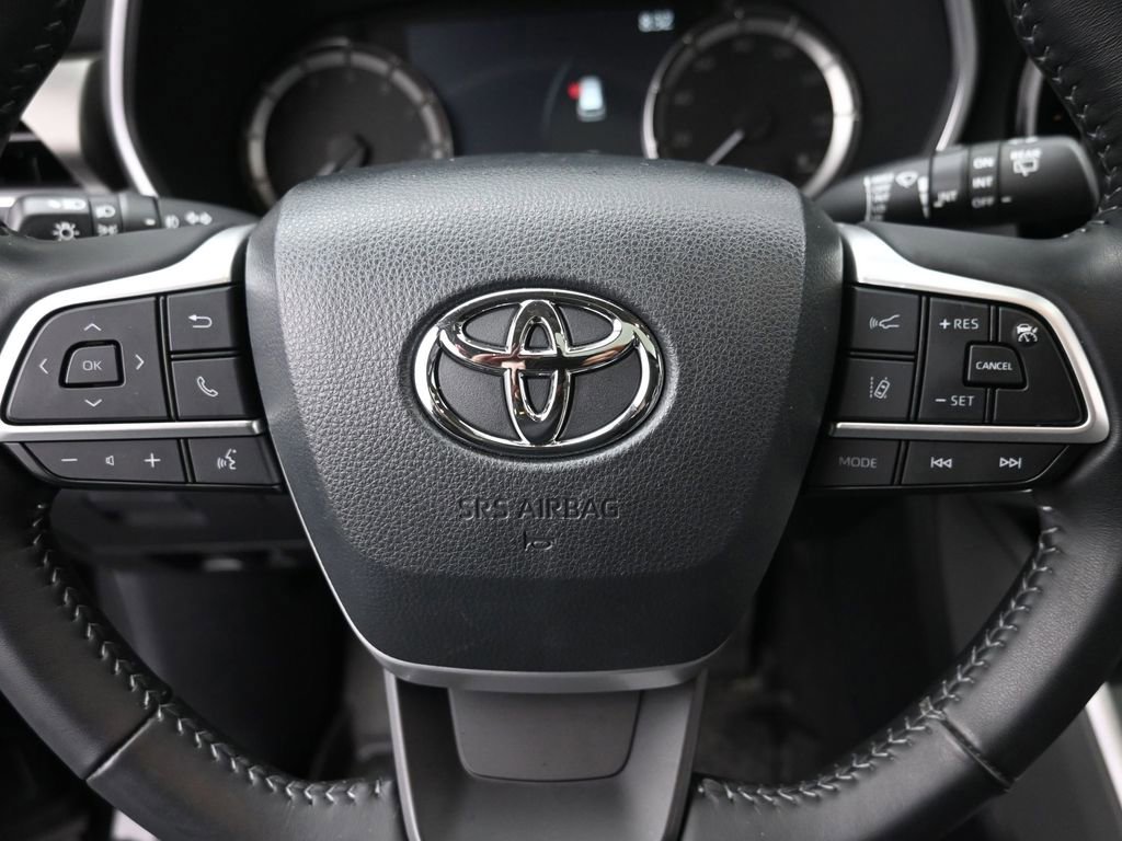 Used 2023 Toyota Highlander L image 19