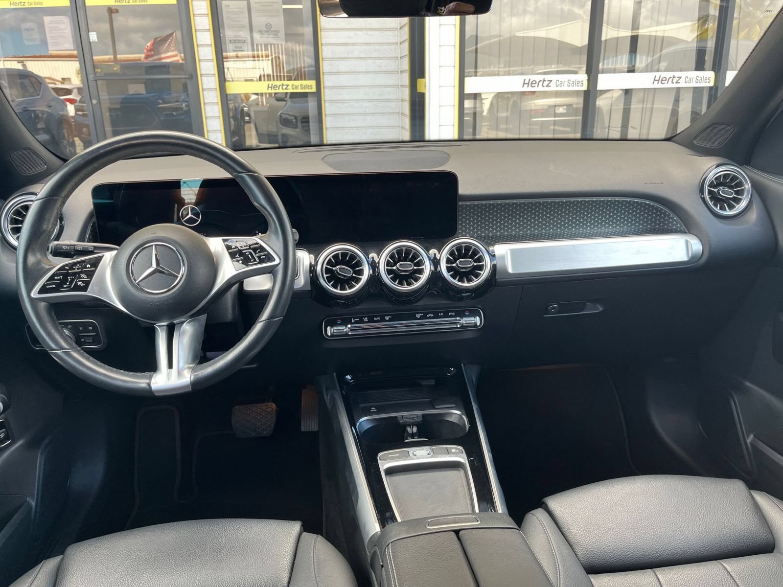 Used 2025 Mercedes-Benz GLB 250 4MATIC image 34