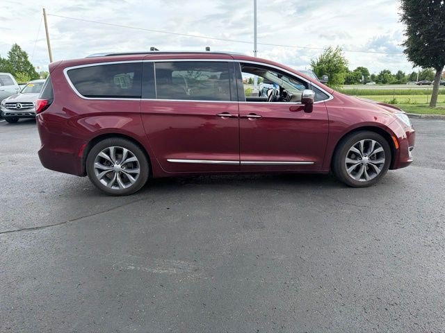 Used 2019 Chrysler Pacifica Limited w/ Tire & Wheel Group FWD image 12