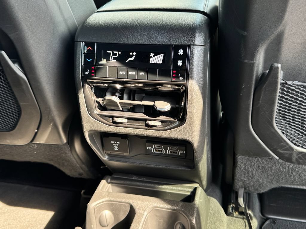 Used 2024 Jeep Grand Cherokee L Limited w/ Luxury Tech Group II AWD/4WD image 14