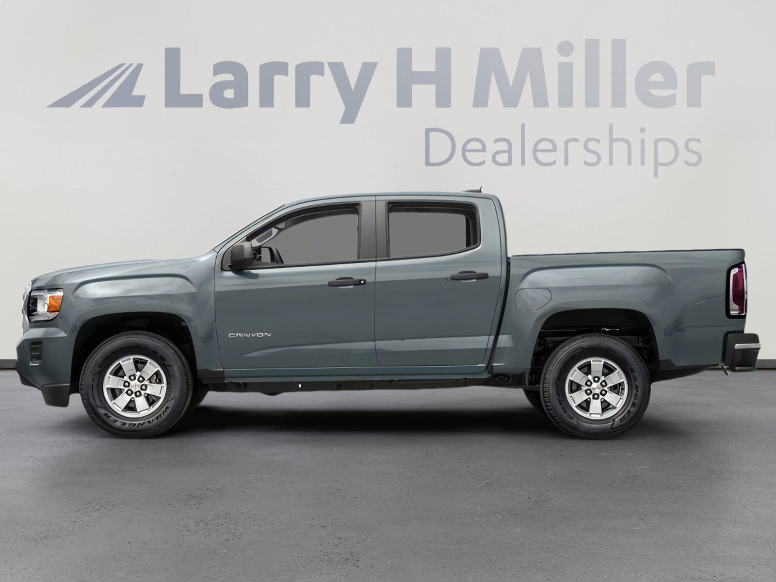 Used 2018 GMC Canyon 2WD Crew Cab w/ Convenience Package image 3