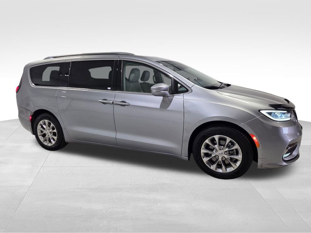 Used 2021 Chrysler Pacifica Touring-L w/ Uconnect Theater Family Group FWD image 27
