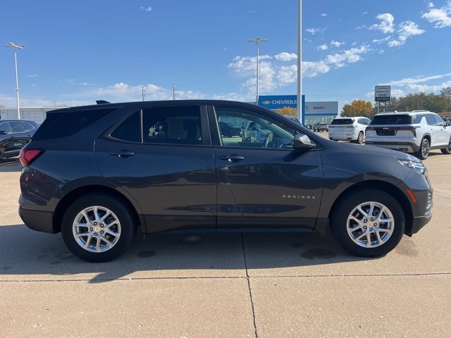 Used 2022 Chevrolet Equinox LS w/ LS Convenience Package image 3