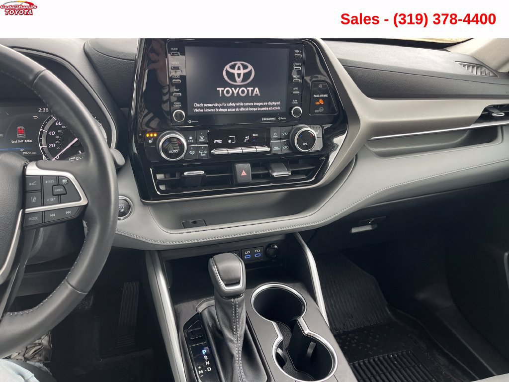Used 2022 Toyota Highlander XLE AWD/4WD image 17
