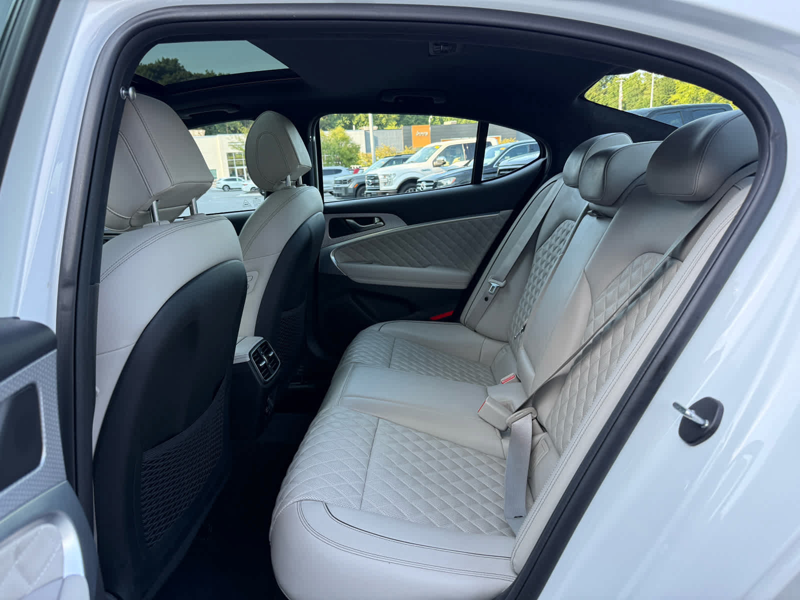 Used 2022 Genesis G70 3.3T RWD image 26
