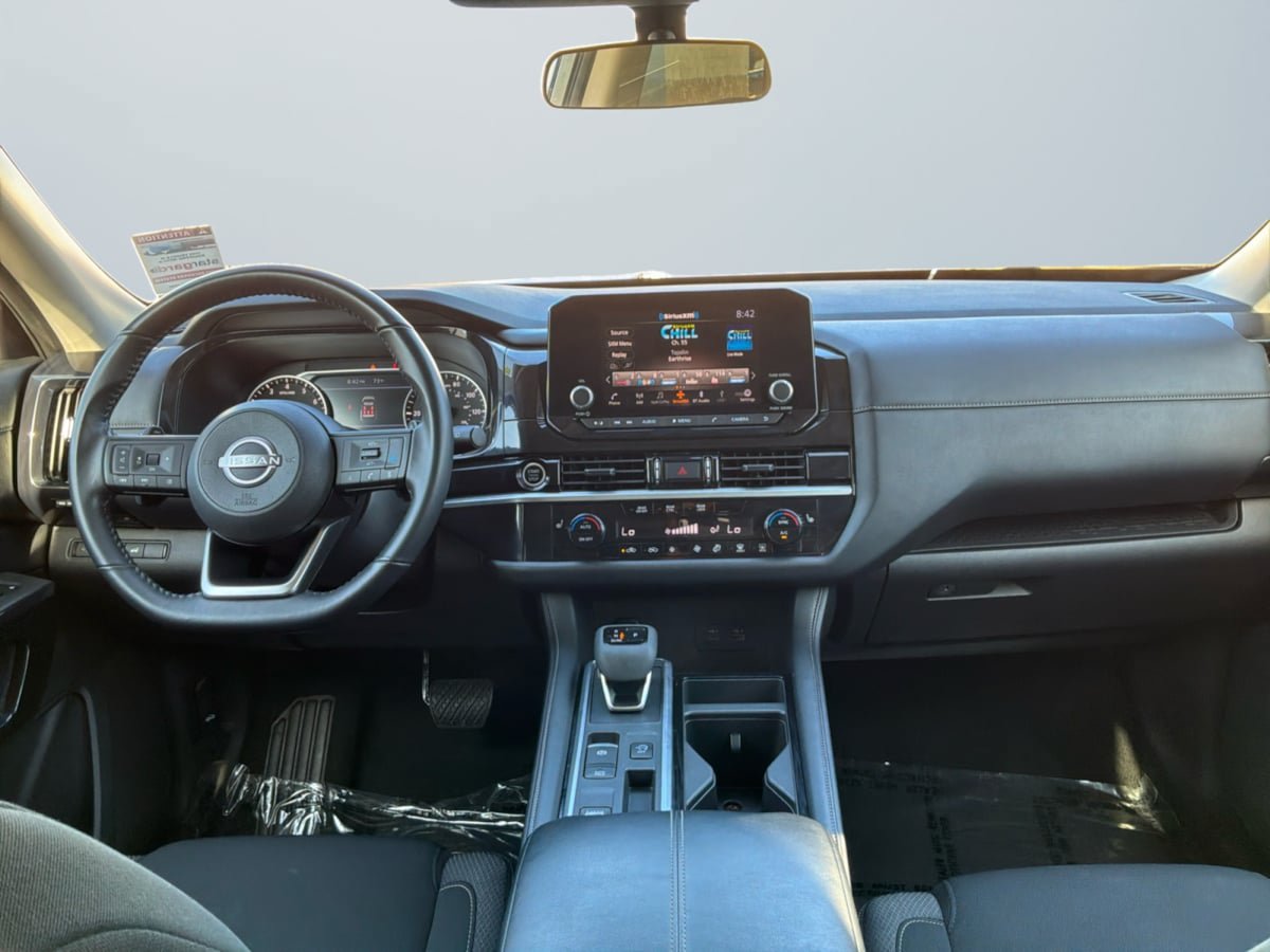 Used 2024 Nissan Pathfinder SV w/ SV Premium Package FWD image 10