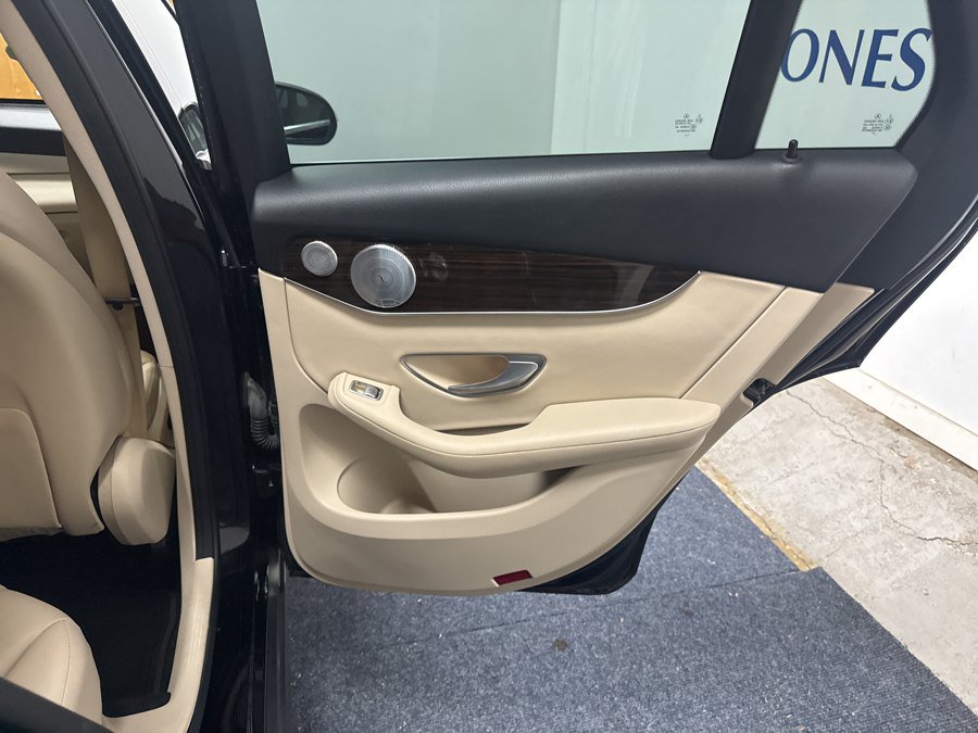 Used 2018 Mercedes-Benz GLC 300 4MATIC w/ Multimedia Package image 13