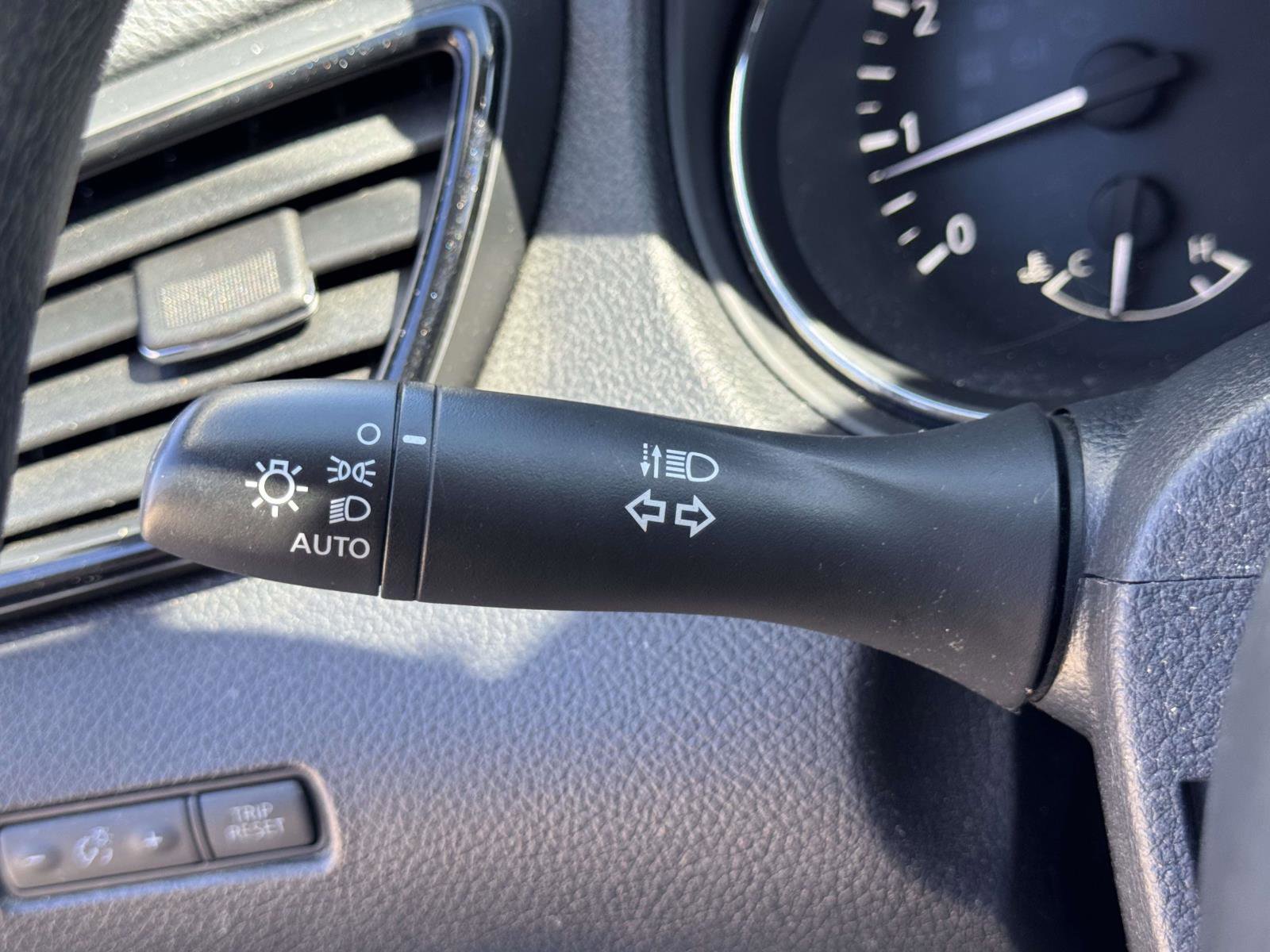 Used 2019 Nissan Rogue S image 20