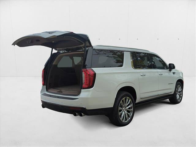 Used 2022 GMC Yukon XL Denali image 5