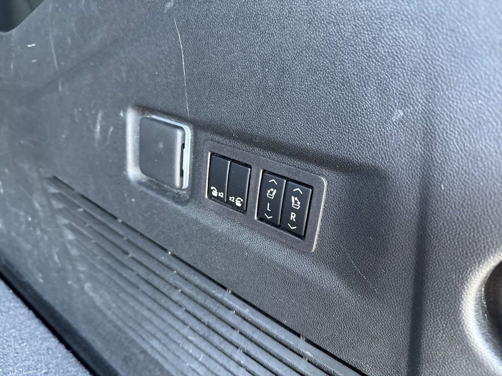 Certified 2023 Chevrolet Suburban High Country image 28