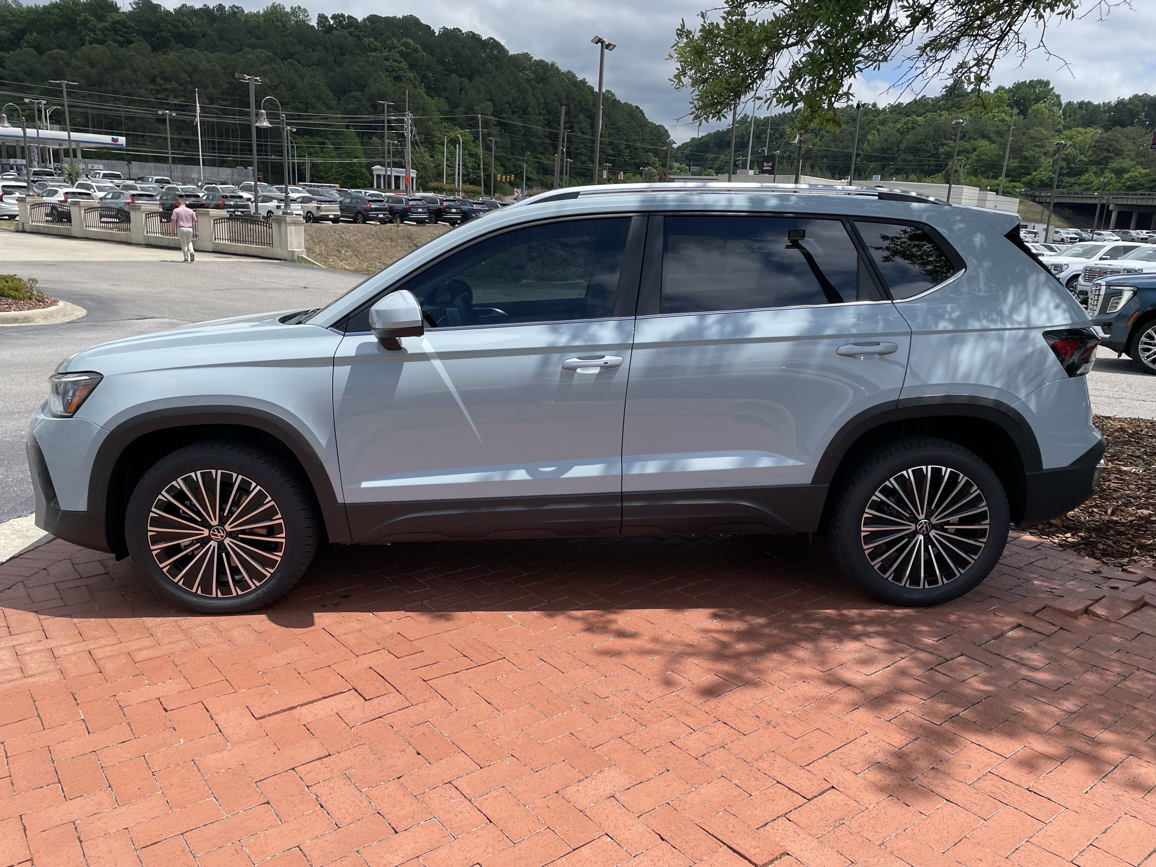 New 2026 Volkswagen Taos SE FWD image 7