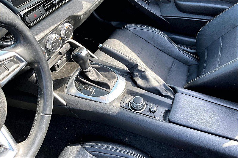 Used 2017 FIAT 124 Spider Lusso RWD image 11