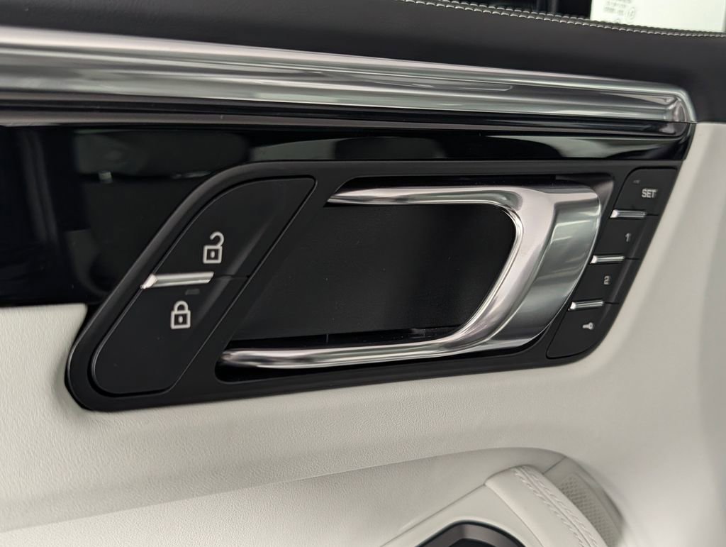 New 2026 Porsche Macan image 26