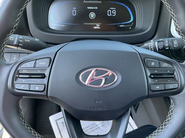 Used 2025 Hyundai Venue Limited FWD image 27
