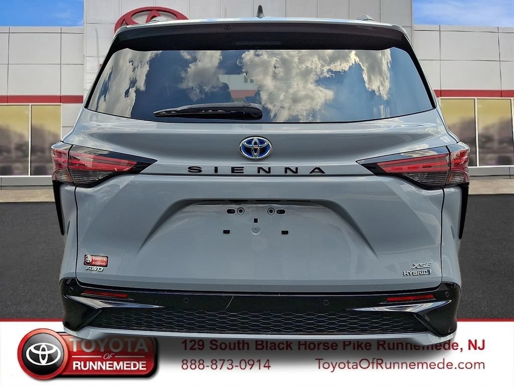 Certified 2023 Toyota Sienna XSE w/ XSE Plus Package AWD/4WD image 5