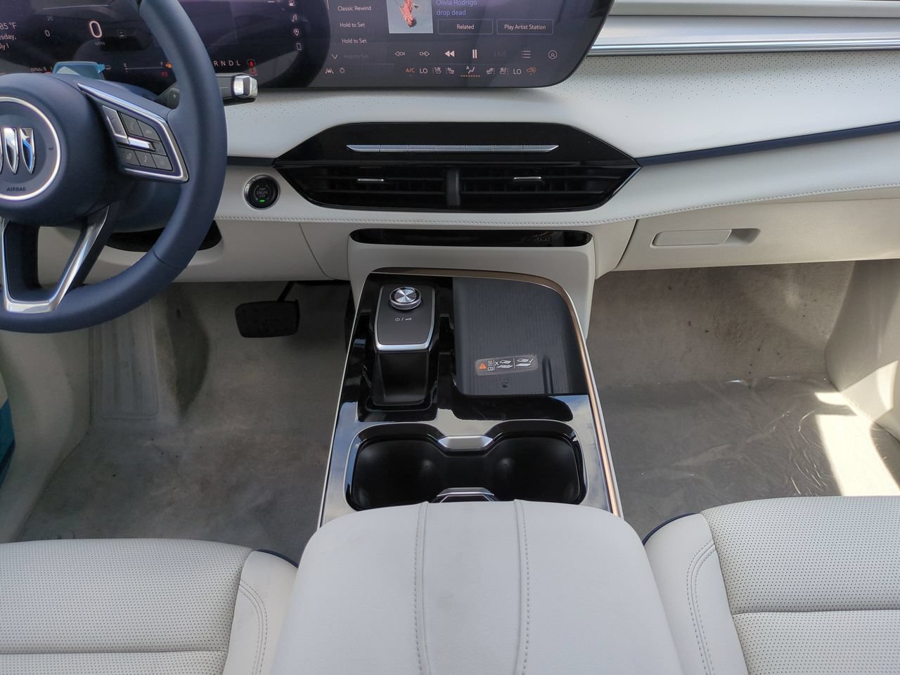 New 2026 Buick Enclave Avenir w/ Super Cruise Package FWD image 18