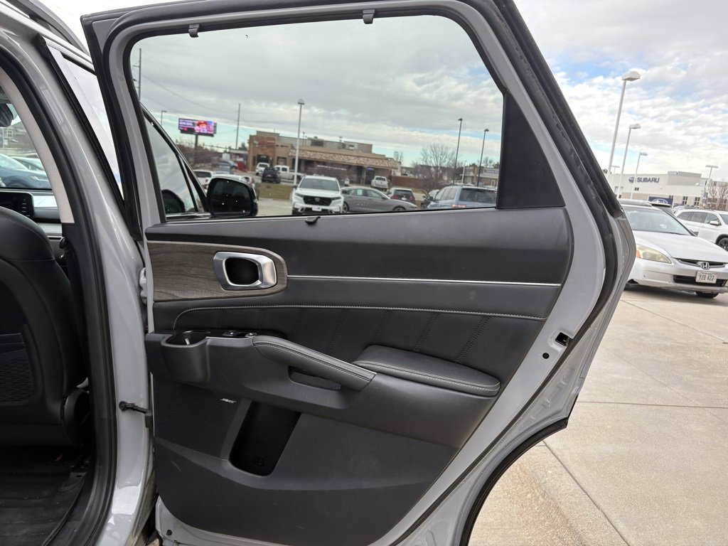 Used 2023 Kia Sorento SX Prestige image 34