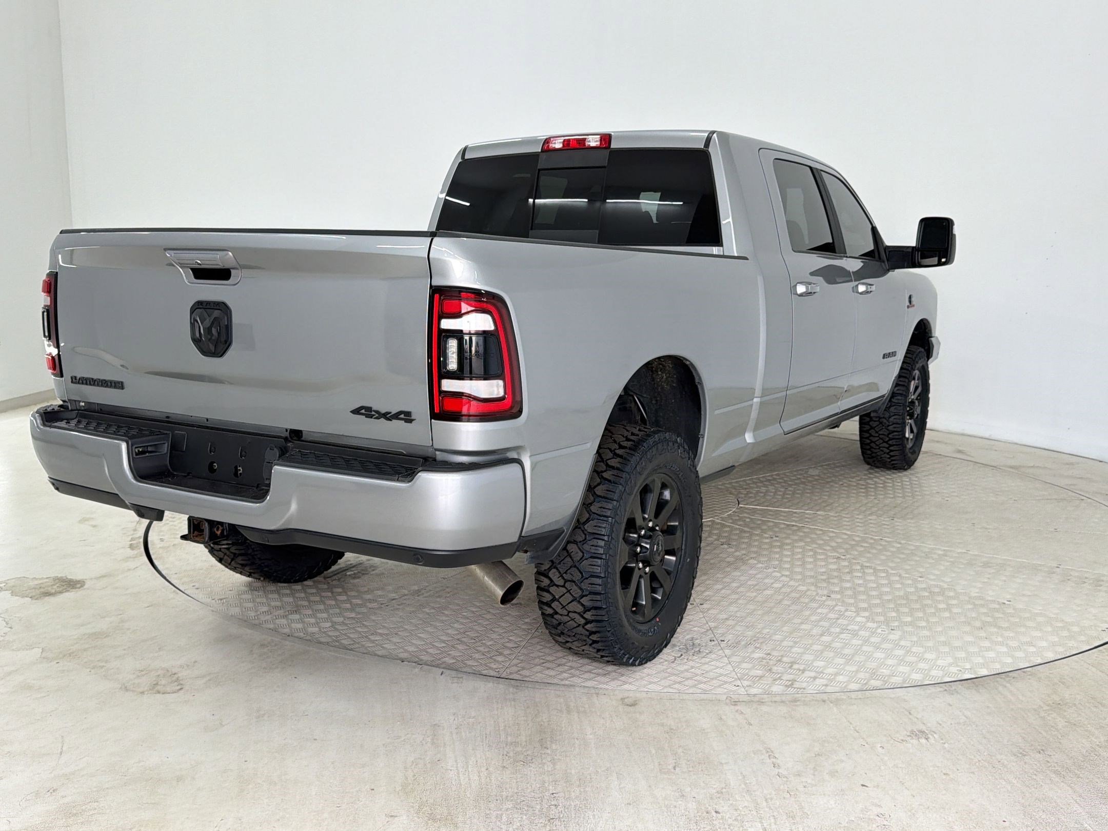Used 2023 RAM 2500 Laramie w/ Night Edition image 9