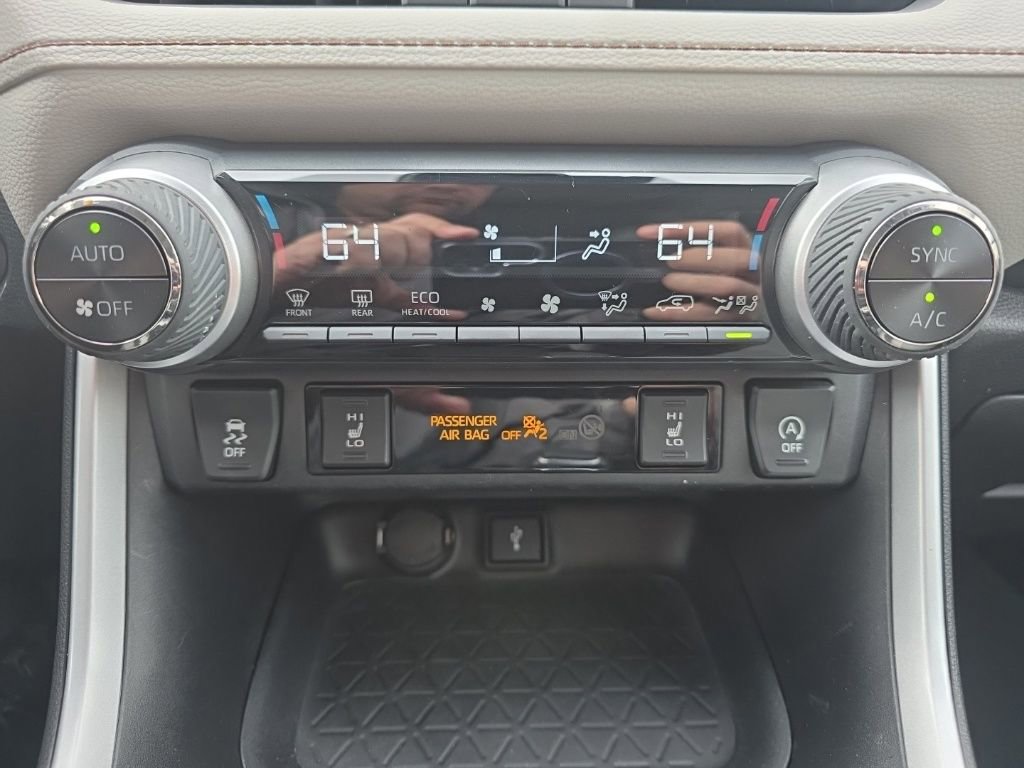 Used 2021 Toyota RAV4 XLE Premium image 30