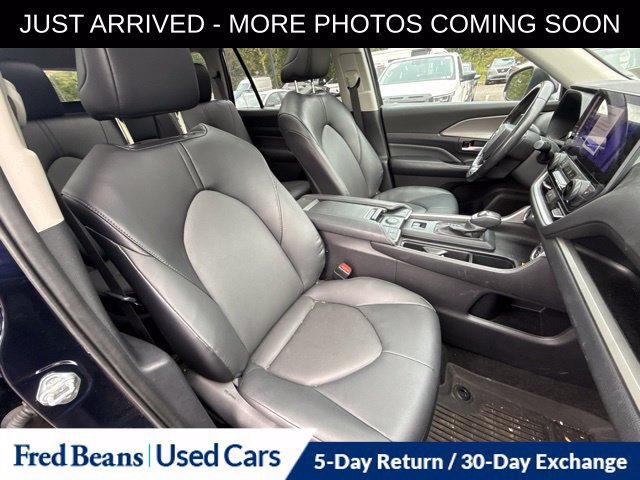 Used 2024 Toyota Grand Highlander AWD image 12