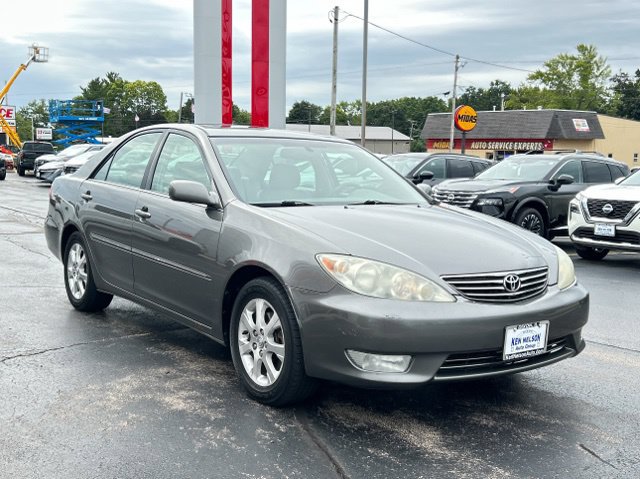 Used 2005 Toyota Camry XLE w/ VSC & Side Airbag Pkg FWD image 11