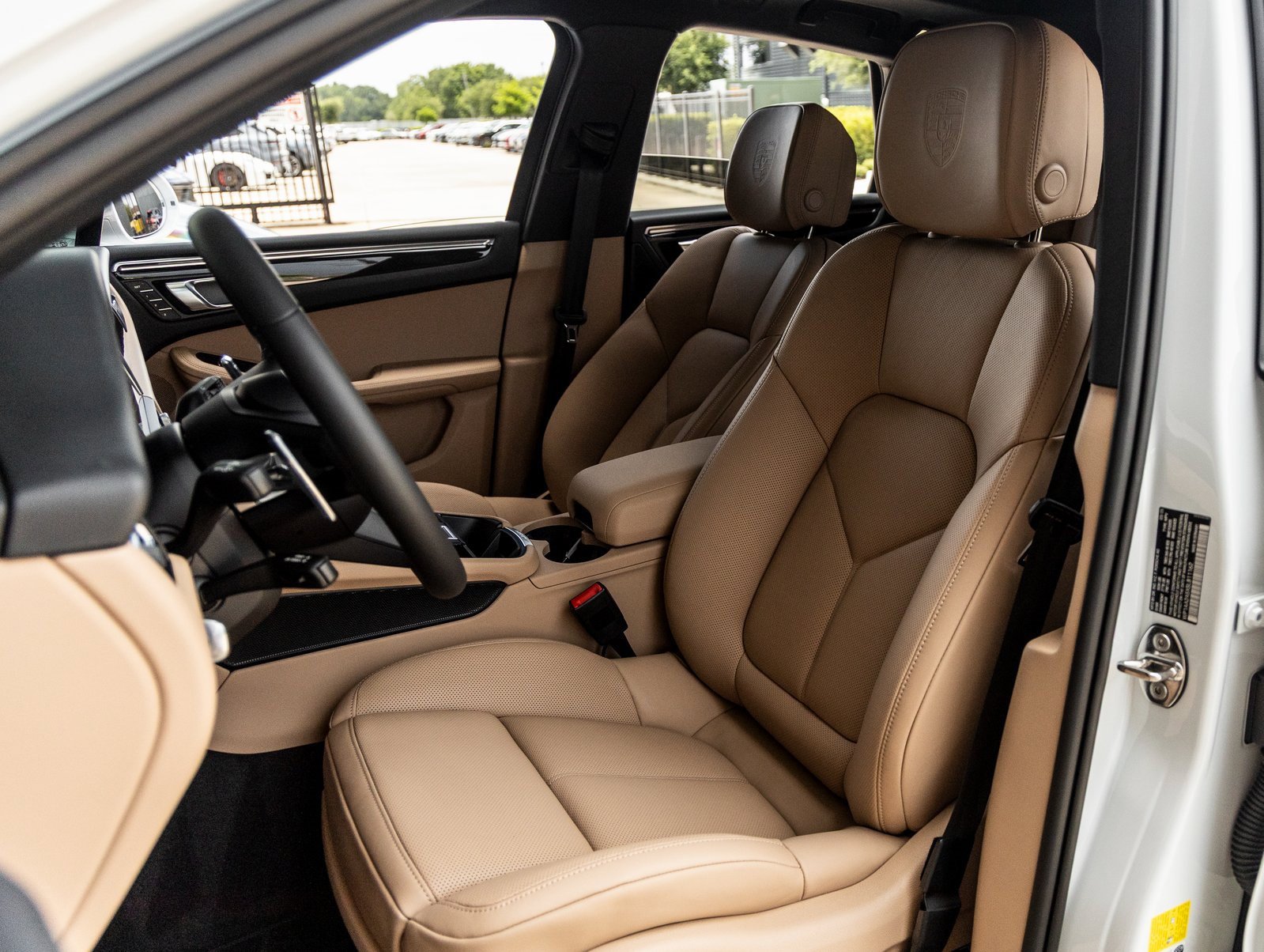 Used 2025 Porsche Macan image 5