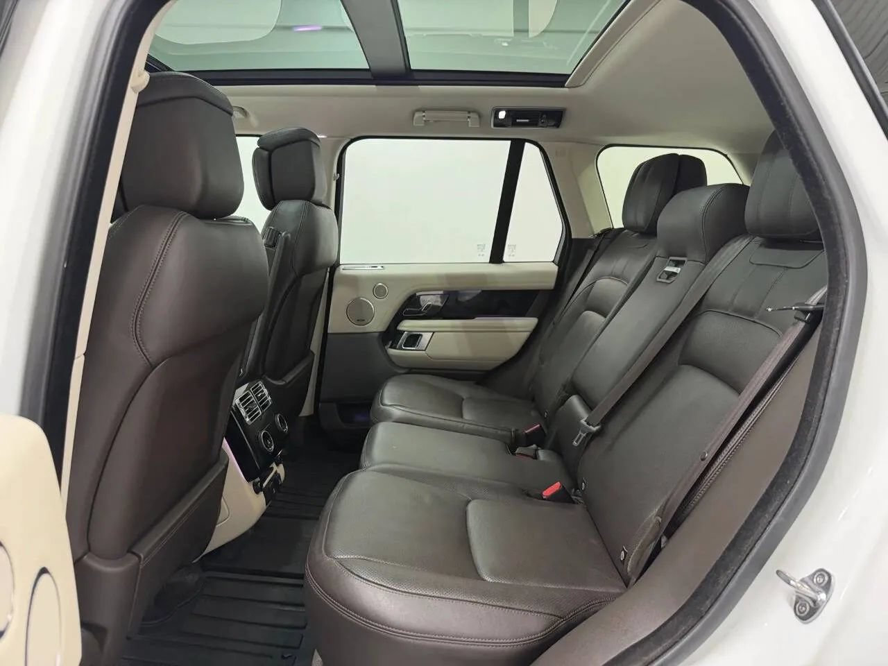 Used 2020 Land Rover Range Rover HSE AWD/4WD image 16