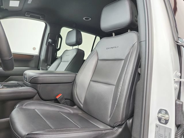 Used 2025 GMC Yukon XL Denali RWD image 10