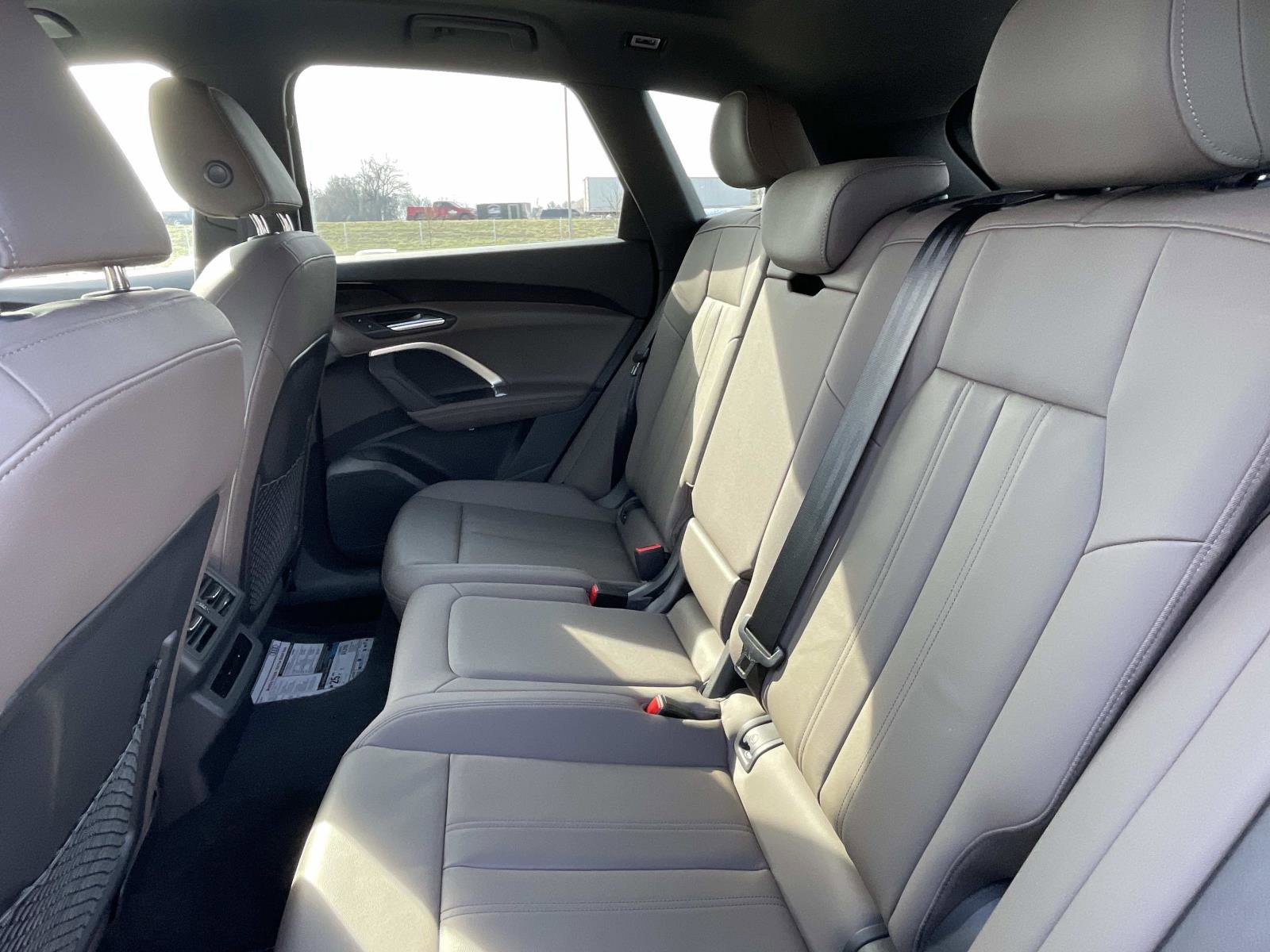 Used 2025 Audi Q5 Premium w/ Convenience Package image 12