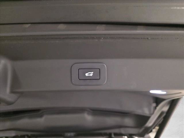 Used 2023 Land Rover Range Rover Sport SE AWD/4WD image 12