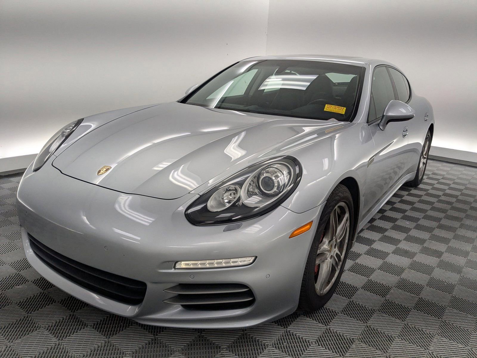 Used 2015 Porsche Panamera 4 image 1