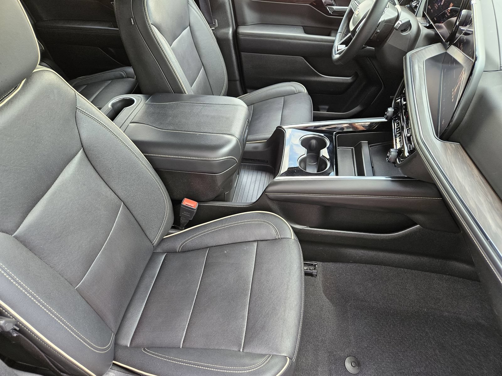Certified 2025 Chevrolet Suburban Premier AWD/4WD image 17