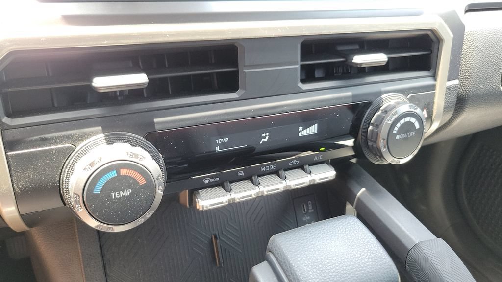 Certified 2025 Toyota Tacoma SR5 AWD/4WD image 18