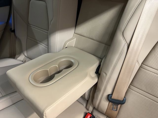 Used 2023 Porsche Cayenne Platinum Edition image 16