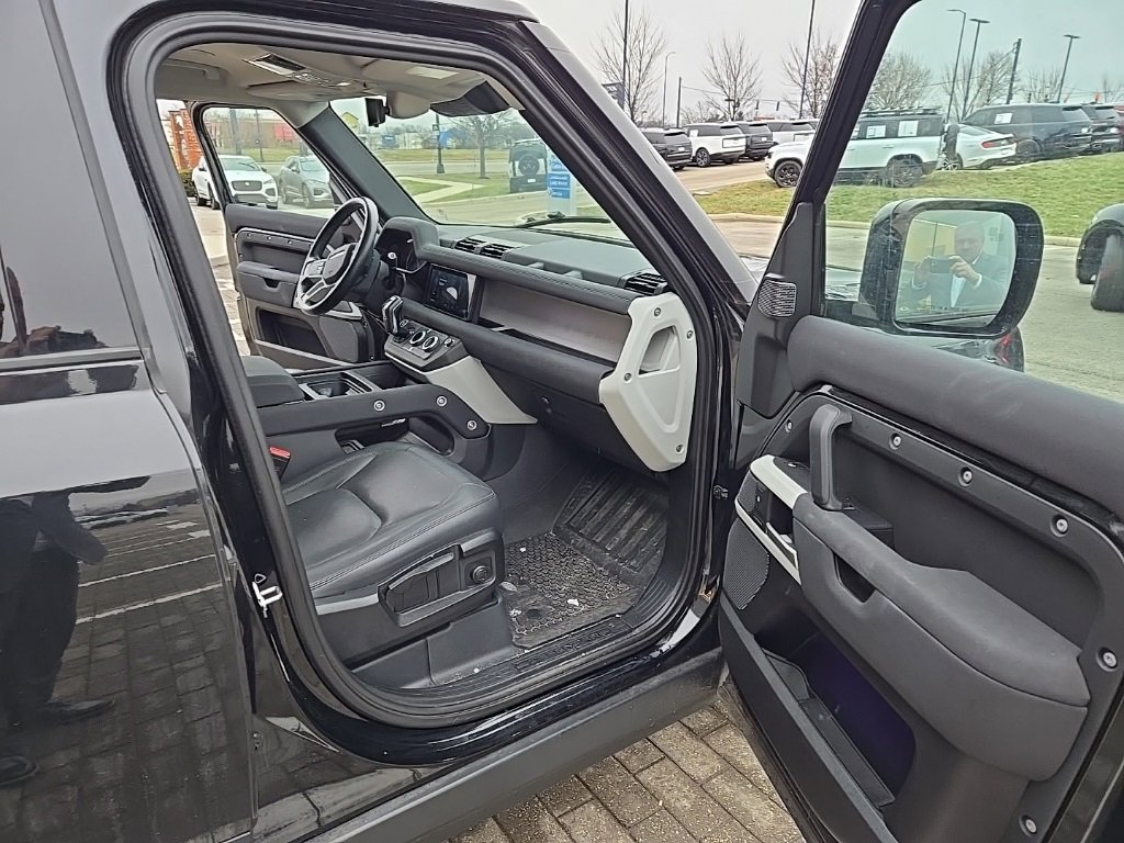 Used 2023 Land Rover Defender 110 S image 20