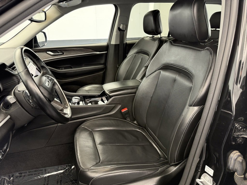 Used 2022 Jeep Grand Cherokee Limited image 39