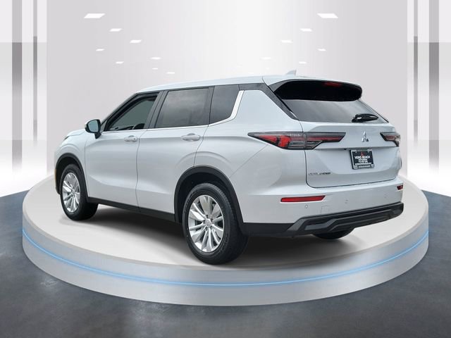 New 2026 Mitsubishi Outlander ES FWD image 4