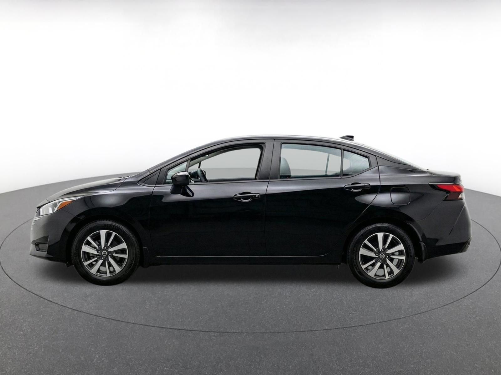 Used 2025 Nissan Versa SV FWD image 5