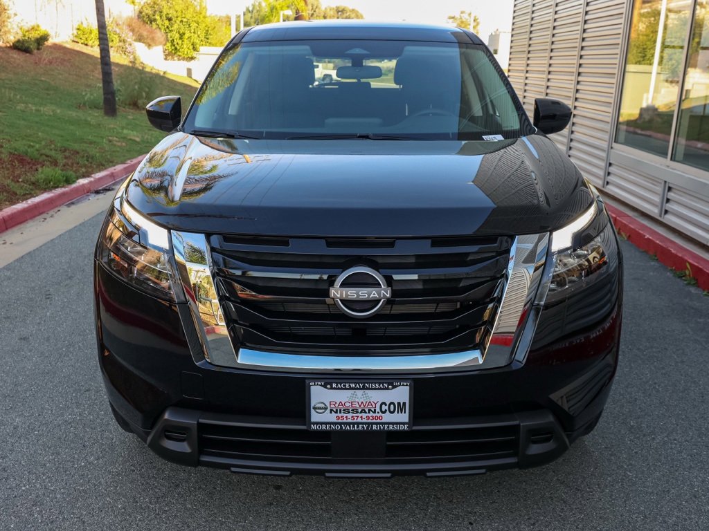New 2025 Nissan Pathfinder S image 9
