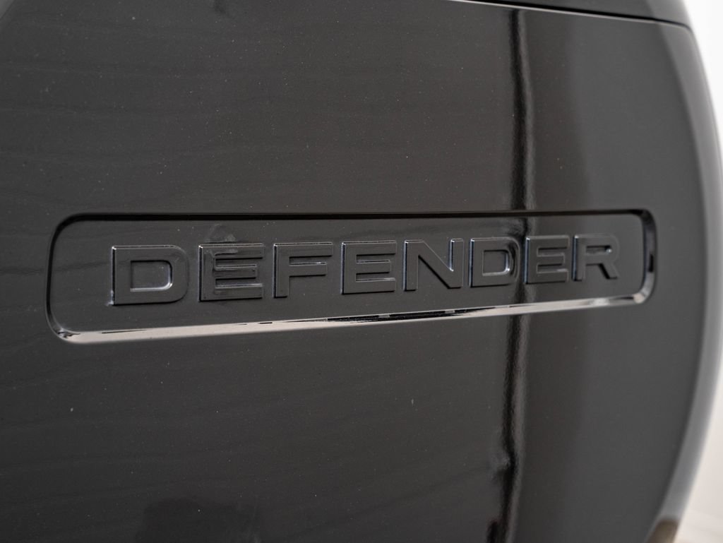 Used 2025 Land Rover Defender 130 V8 AWD/4WD image 18