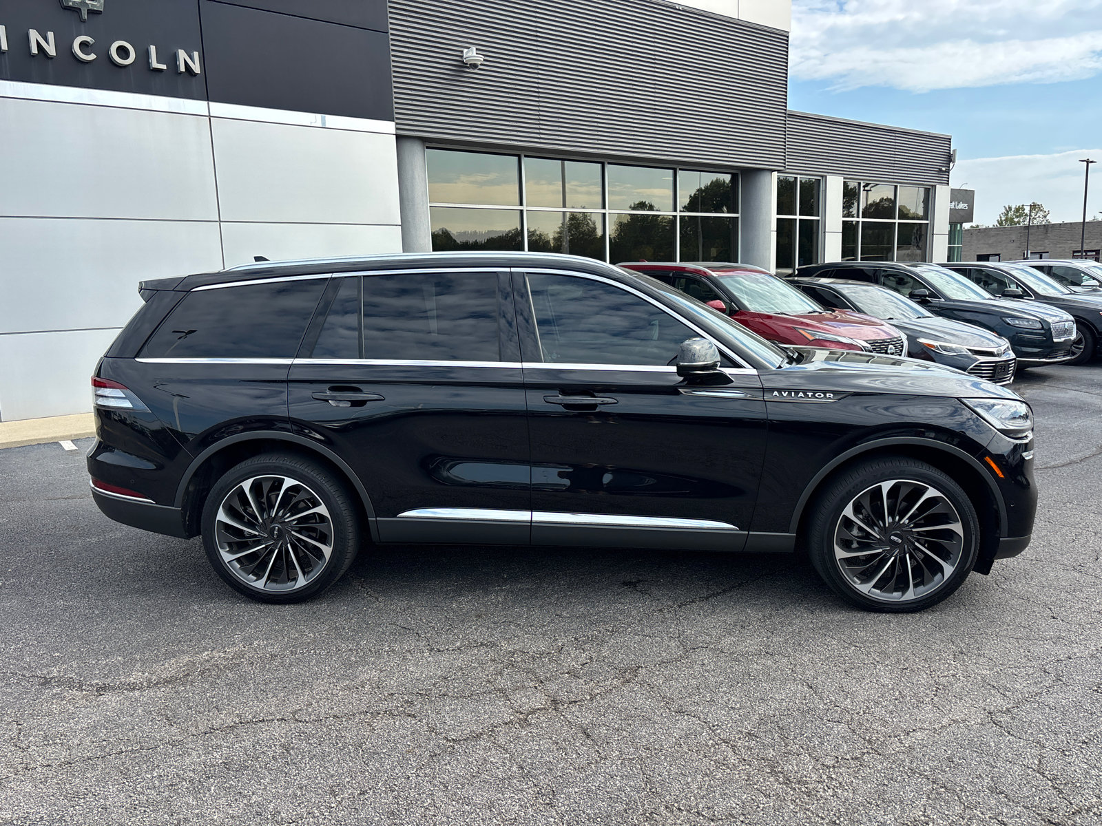 Certified 2023 Lincoln Aviator Reserve w/ Equipment Group 201A AWD/4WD image 8
