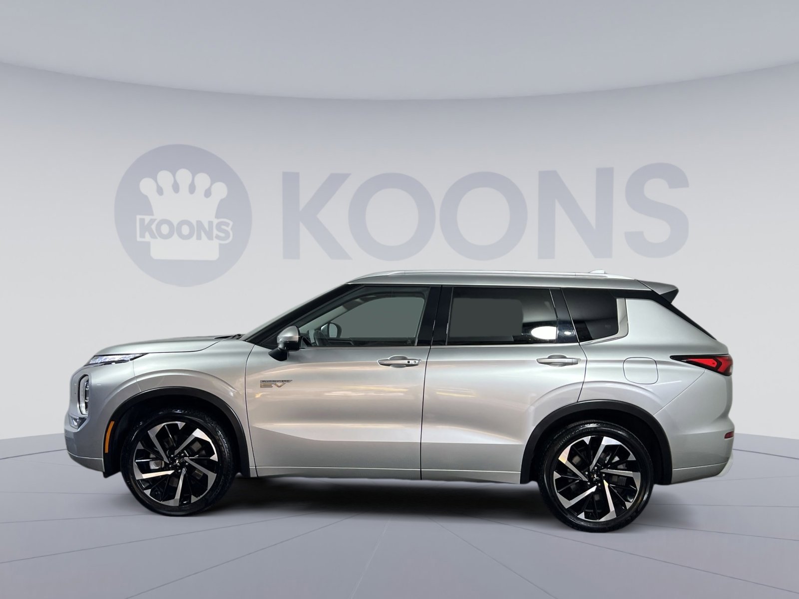 Used 2024 Mitsubishi Outlander SEL image 2