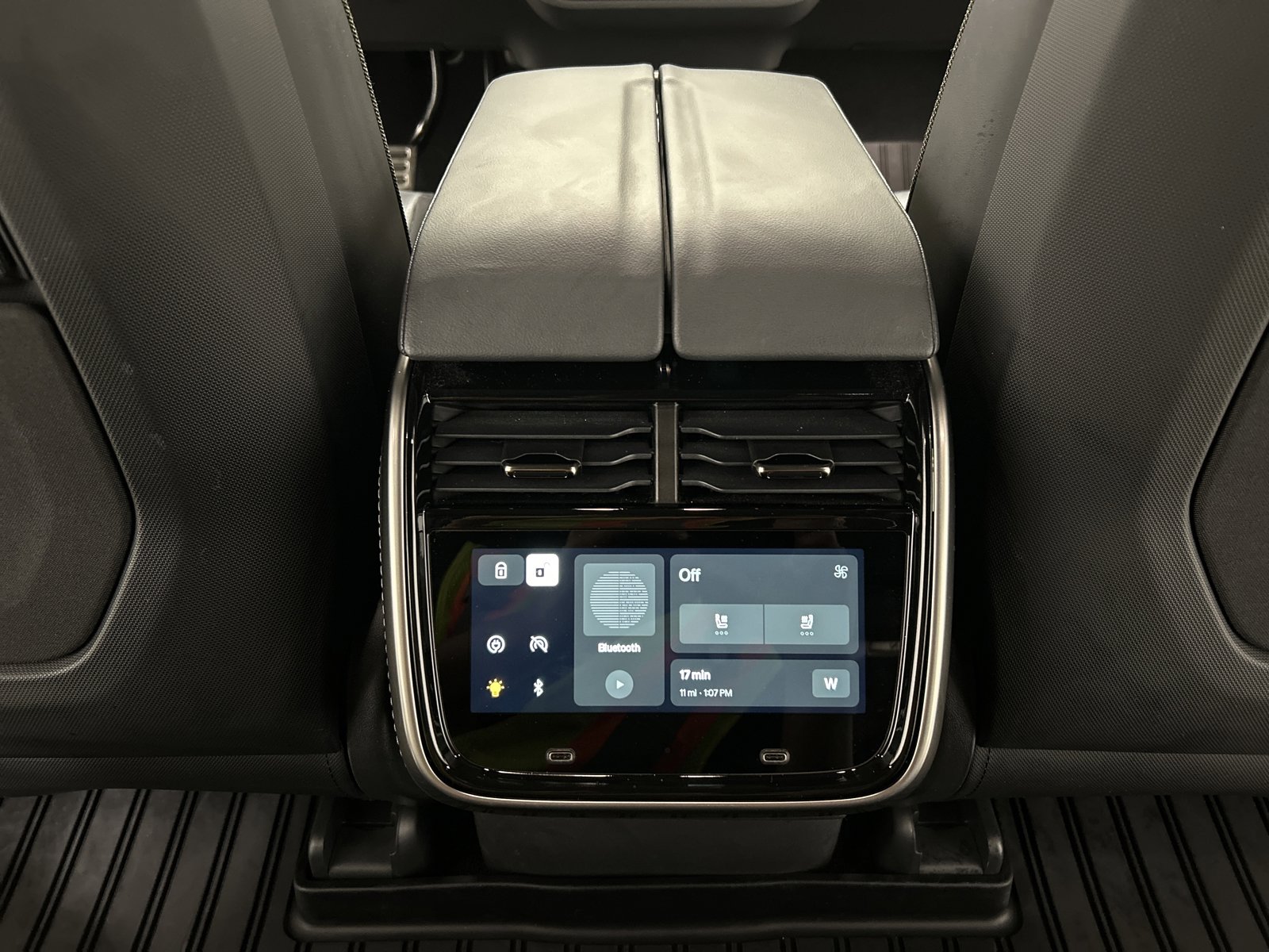 Used 2024 Rivian R1S Adventure image 30