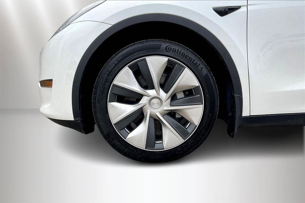 Used 2022 Tesla Model Y Long Range image 33